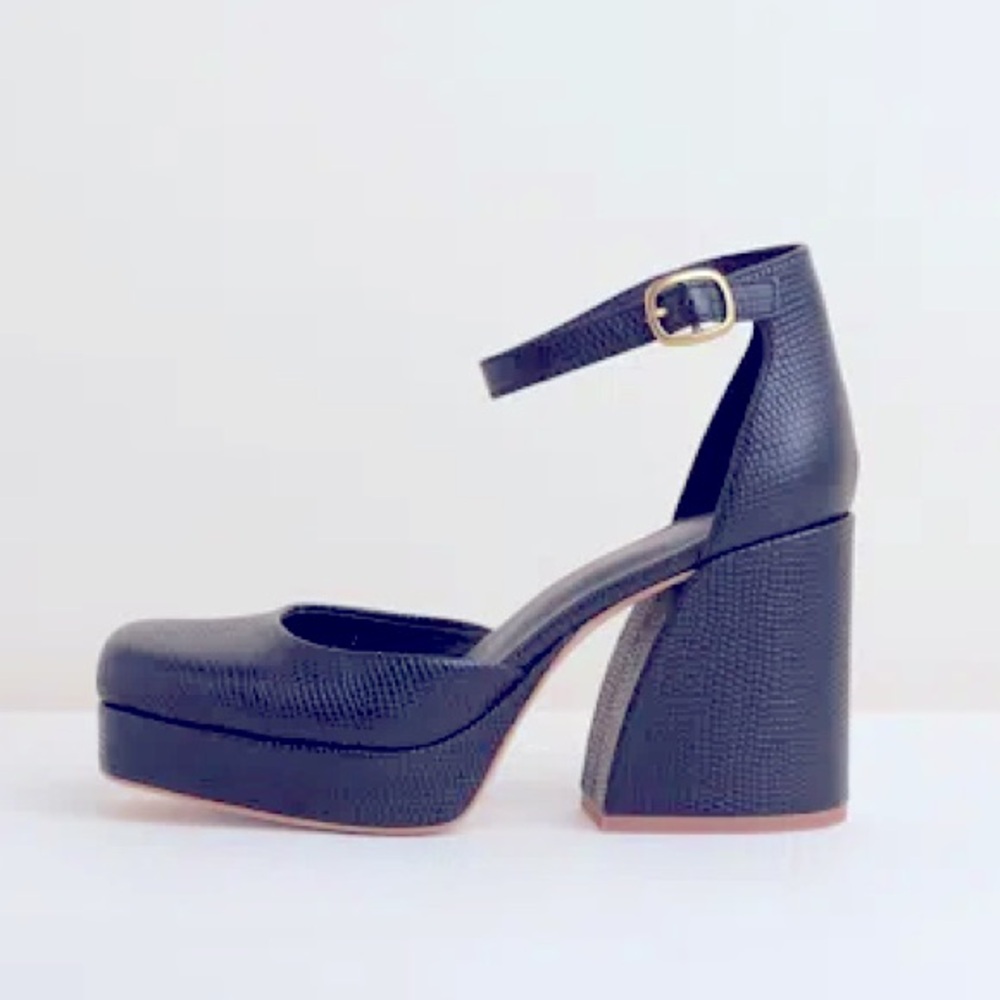 Charlotte Stone Fran platform heel in Navy texture leather Sz 10 never worn NIB